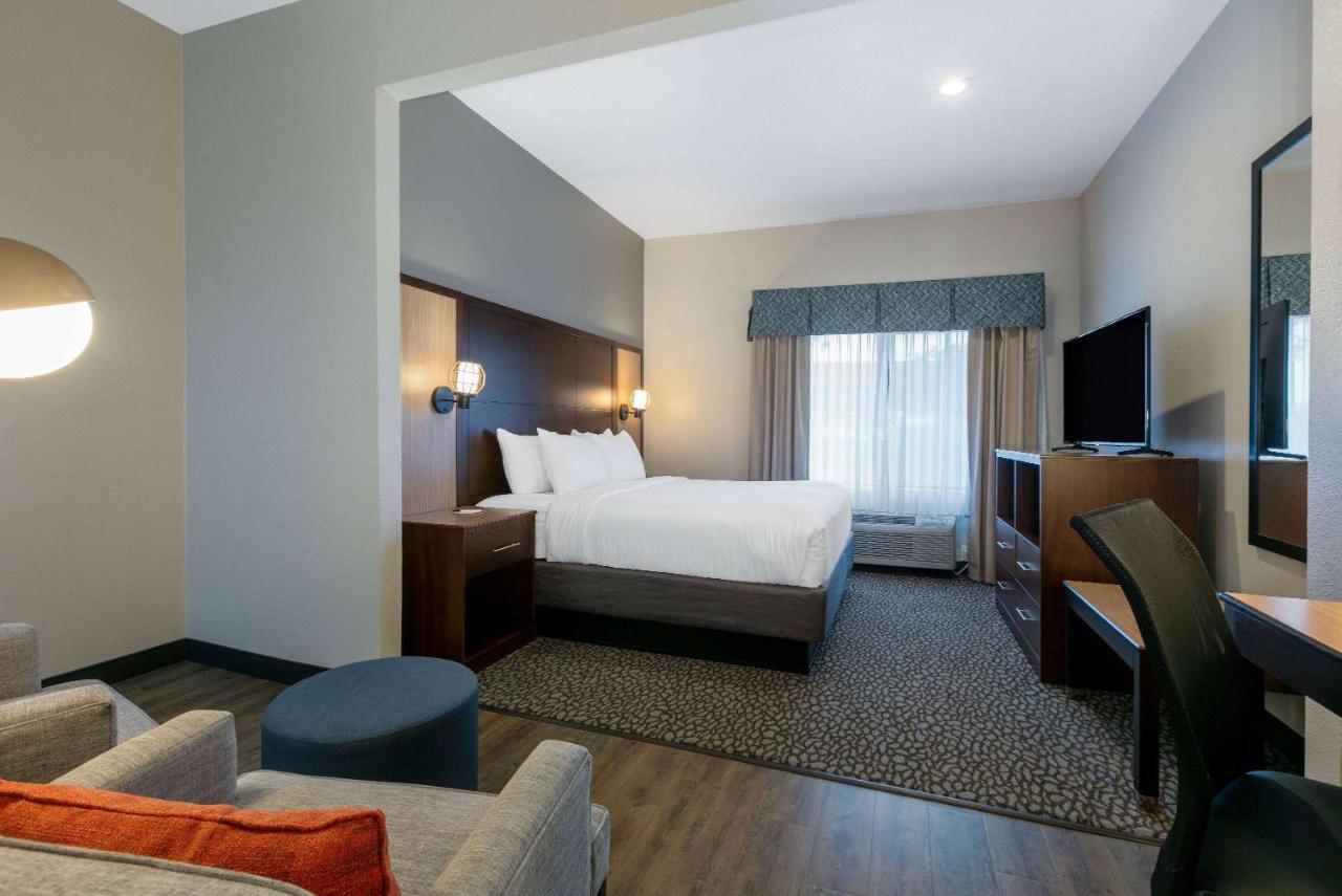 Wingate By Wyndham - Dfw North Hotel Irving Bagian luar foto